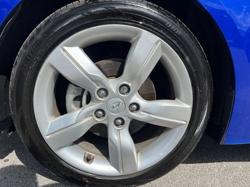 Used 2013 Hyundai Veloster FWD image 9