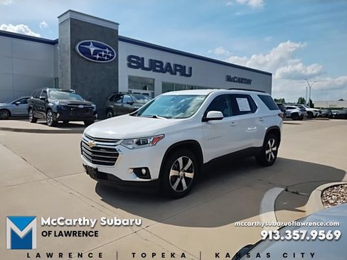 Used 2021 Chevrolet Traverse LT w/ LT Premium Package AWD/4WD image 1