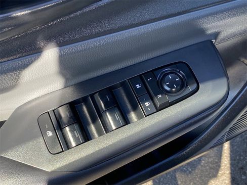 Certified 2025 Toyota Prius LE image 21