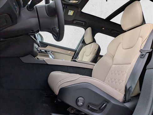 New 2026 Volvo XC90 T8 Plus w/ Protection Package Premier image 4