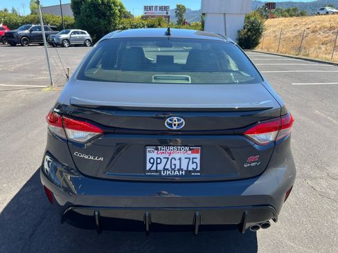 Certified 2025 Toyota Corolla SE w/ SE Premium Package FWD image 9
