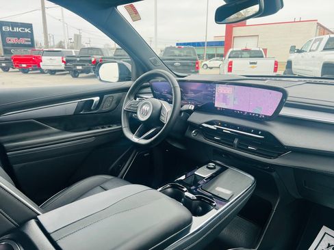 Used 2025 Buick Enclave Sport Touring image 38