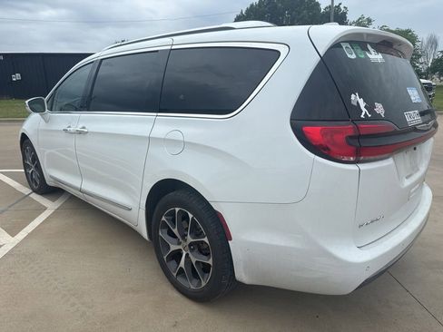 Used 2021 Chrysler Pacifica Limited AWD/4WD image 5