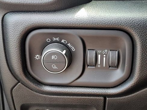 Used 2019 RAM 1500 Big Horn AWD/4WD image 24