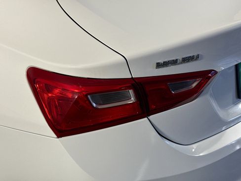 Used 2017 Chevrolet Malibu LT image 36