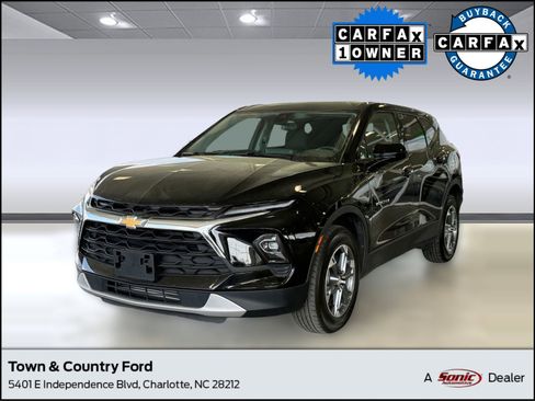 Used 2025 Chevrolet Blazer LT image 1