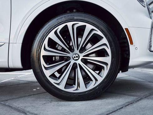 Used 2022 Bentley Bentayga image 19