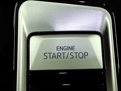 New 2025 Volkswagen Atlas Peak Edition SE image 37