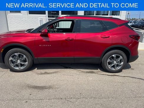 Used 2024 Chevrolet Blazer LT w/ Convenience Package AWD/4WD image 3