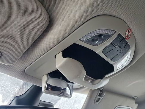 Certified 2024 Chrysler Pacifica Touring-L image 19