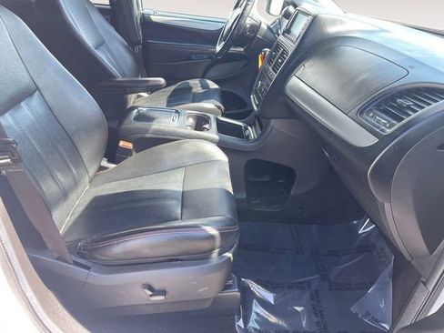 Used 2019 Dodge Grand Caravan GT FWD image 28