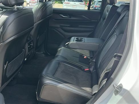 Used 2025 Jeep Grand Cherokee Altitude AWD/4WD image 26