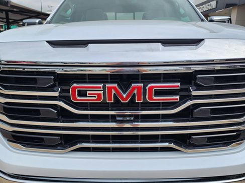 New 2026 GMC Sierra 1500 SLT image 10