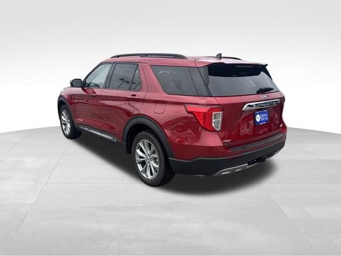 Used 2023 Ford Explorer XLT w/ Equipment Group 202A AWD/4WD image 4