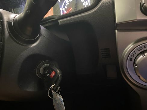 Used 2020 Toyota 4Runner SR5 AWD/4WD image 15