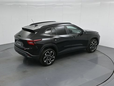 Used 2024 Chevrolet Trax RS w/ Sunroof Package FWD image 39