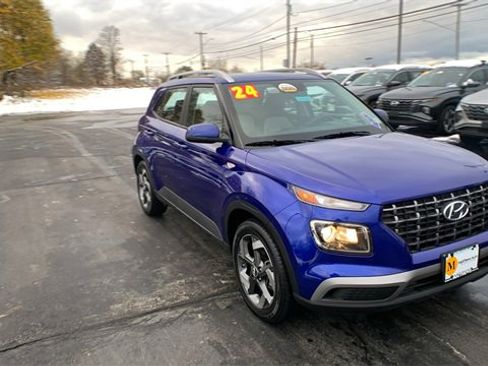 Used 2024 Hyundai Venue SEL image 7
