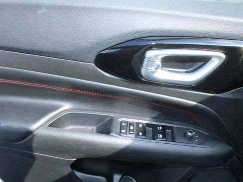 Used 2024 Jeep Compass Trailhawk image 9