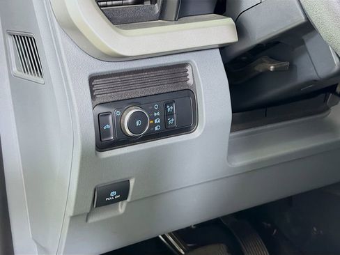 Used 2024 Ford F250 XL w/ STX Appearance Package AWD/4WD image 12