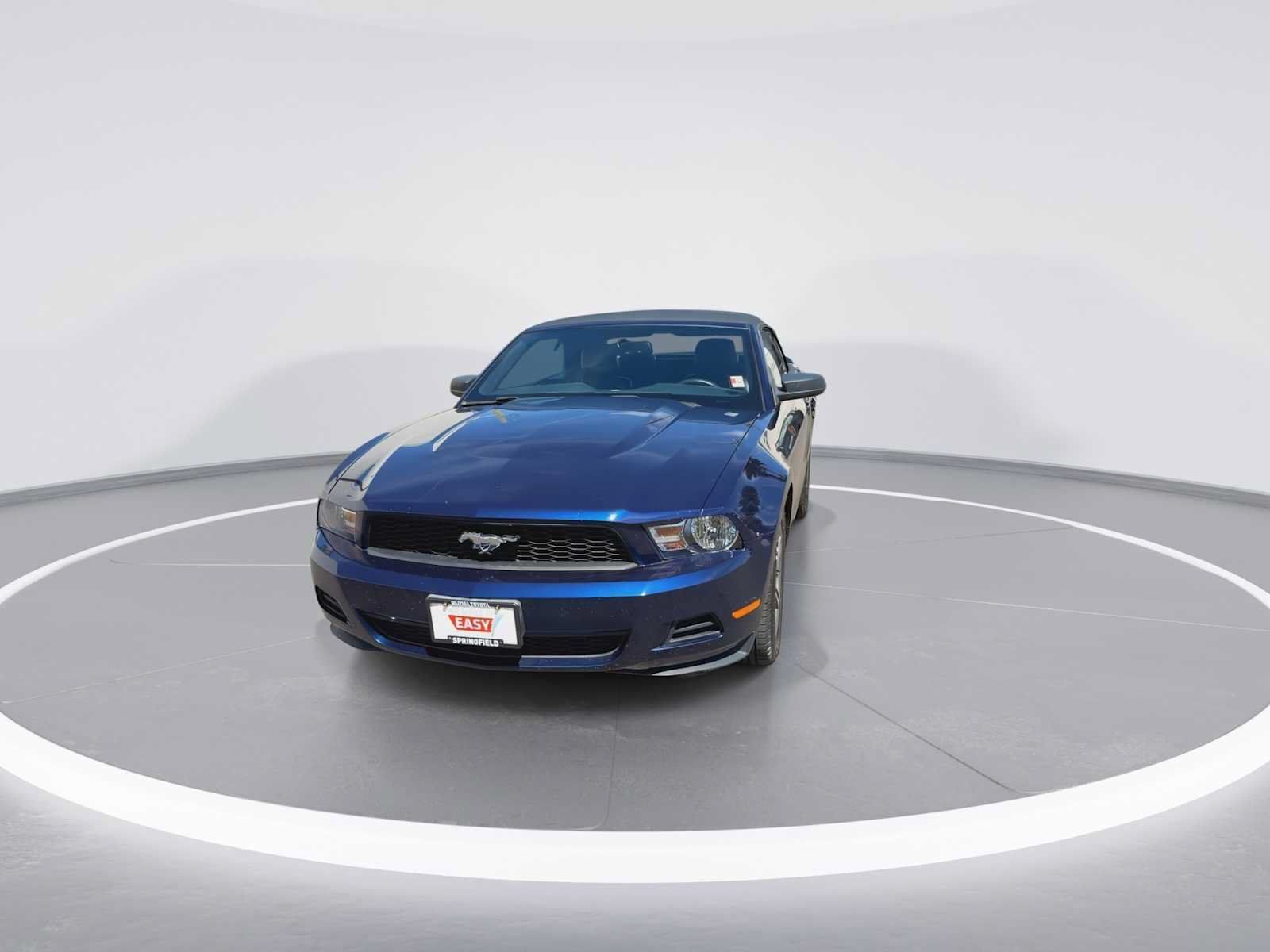 Used 2010 Ford Mustang Convertible RWD image 3