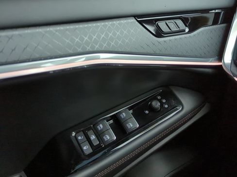 Used 2025 Jeep Wagoneer S Limited AWD/4WD image 7