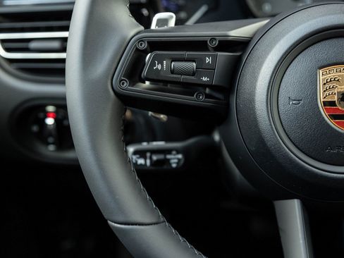 Certified 2025 Porsche Macan S image 15