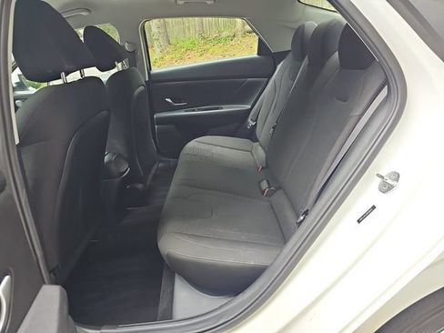 Used 2023 Hyundai Elantra SE FWD image 19
