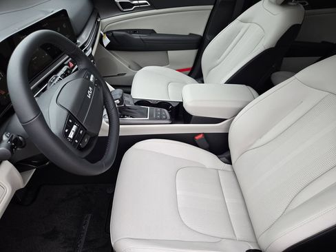 New 2026 Kia Sportage EX FWD image 9