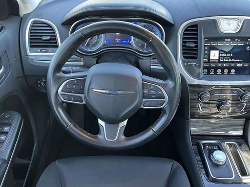 Used 2022 Chrysler 300 Touring image 17