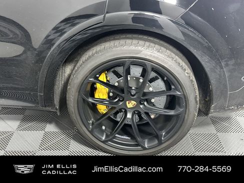 Used 2022 Porsche Cayenne Turbo S image 17