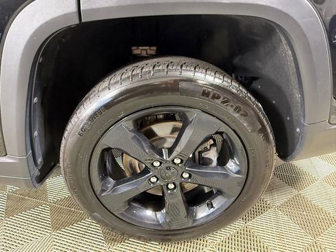 Used 2023 Jeep Grand Cherokee L Limited w/ Black Appearance Package RWD image 12