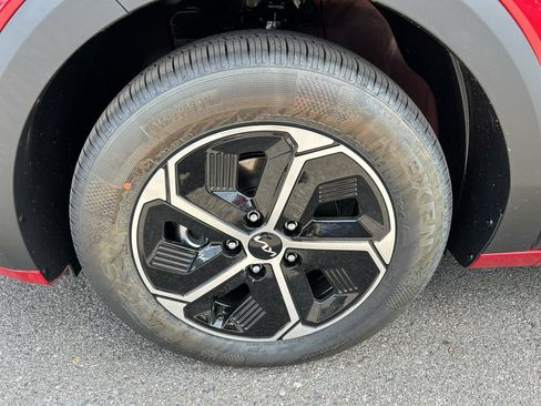 New 2026 Kia Niro LX FWD image 9