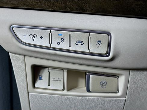 Used 2017 Genesis G90 5.0 Ultimate image 10