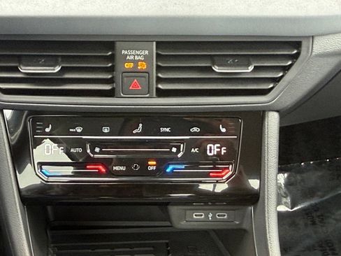 Used 2025 Volkswagen Jetta SE FWD image 15