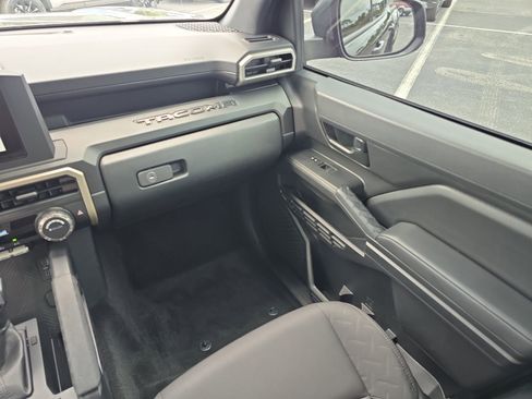 Used 2025 Toyota Tacoma SR image 12