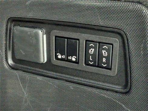 Used 2023 Cadillac Escalade ESV Sport Platinum w/ LPO, ONYX Package image 36