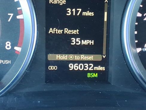 Used 2017 Toyota Highlander Limited image 21