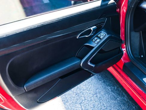 Used 2018 Porsche 911 Carrera image 33
