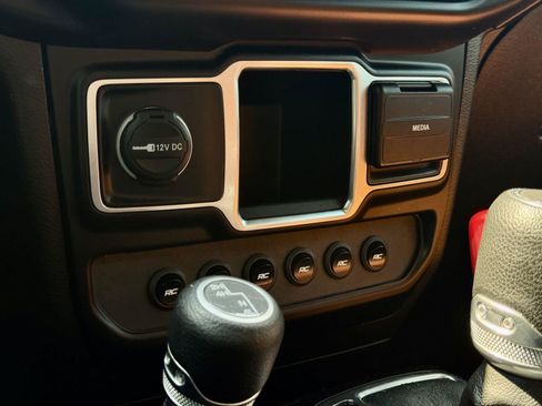 Used 2023 Jeep Gladiator Sport AWD/4WD image 27