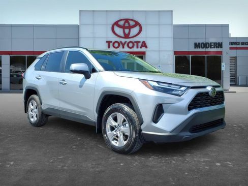 Used 2025 Toyota RAV4 XLE w/ Convenience Package FWD image 9