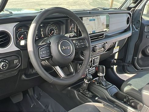 New 2025 Jeep Gladiator Willys image 15