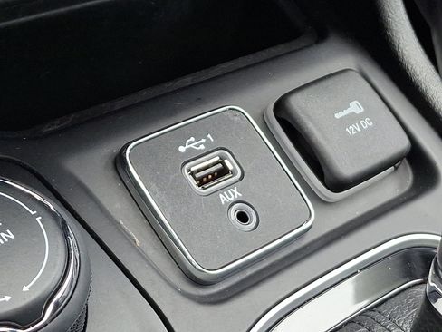 Used 2021 Jeep Cherokee Limited AWD/4WD image 26
