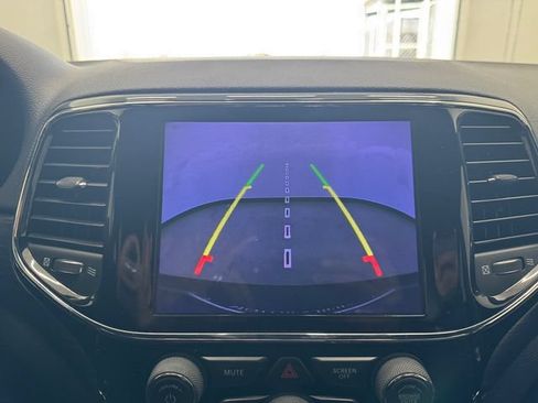 Used 2019 Jeep Grand Cherokee Altitude RWD image 29