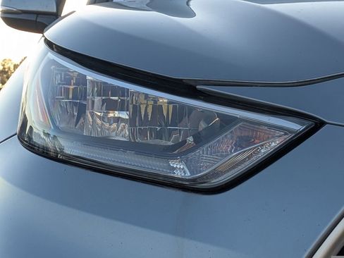 Used 2020 Toyota Highlander XLE image 10