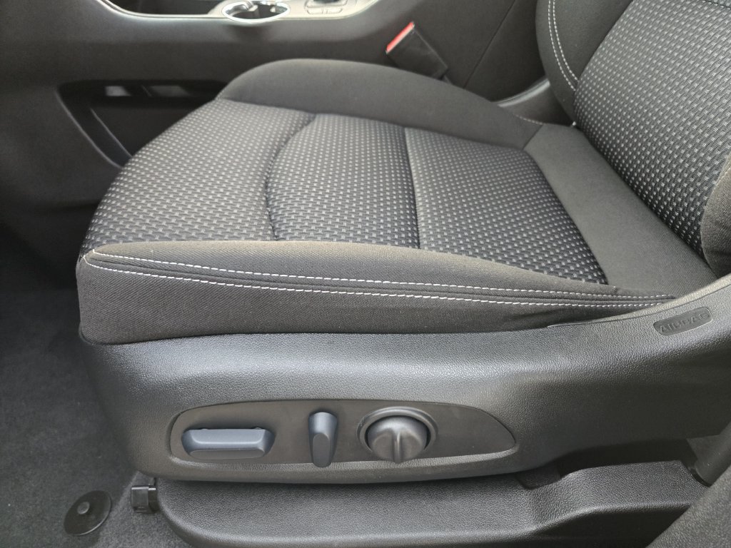 Used 2024 GMC Terrain SLE w/ Driver Convenience Package FWD image 21