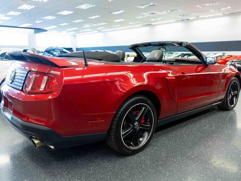 Used 2010 Ford Mustang GT RWD image 5