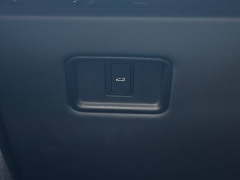 Used 2023 Land Rover Range Rover Sport SE Dynamic image 43