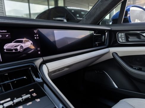 Used 2025 Porsche Panamera GTS image 35