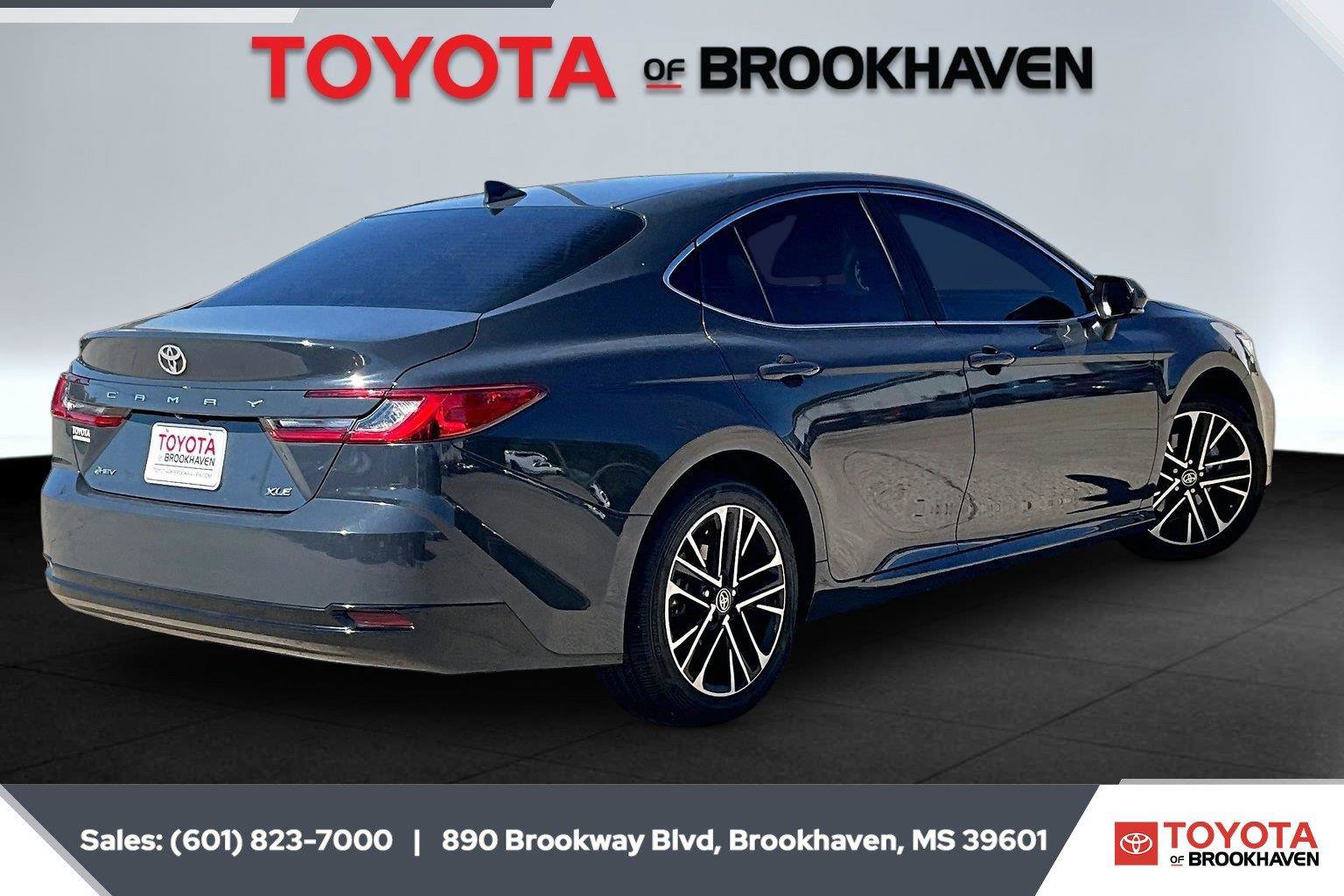 Used 2025 Toyota Camry XLE FWD image 11