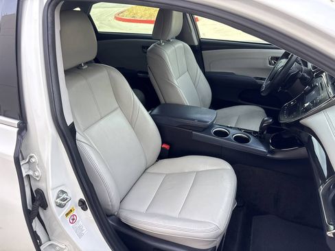 Used 2014 Toyota Avalon XLE Touring FWD image 16